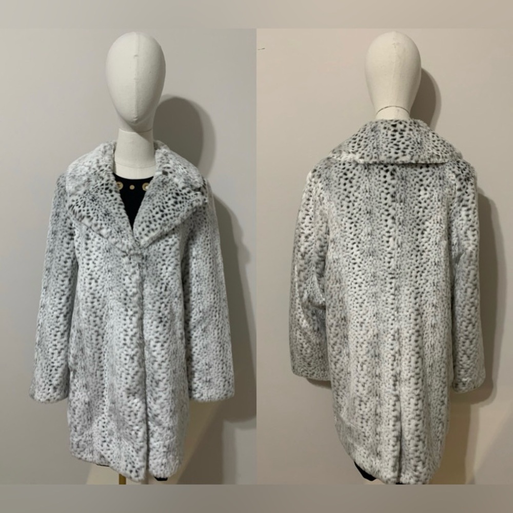 White and Grey Panther Spotted Coat